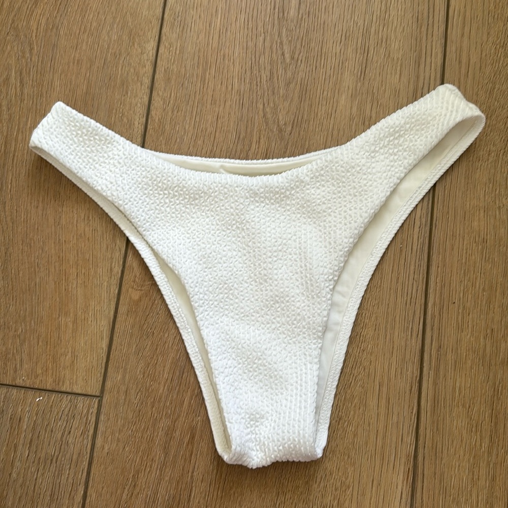 Monday Swimwear Byron Bottom - white sand crinkle - small